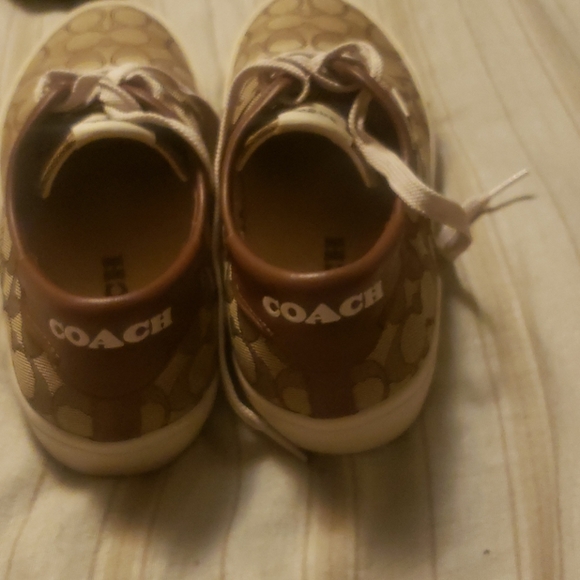 WOMEN'S 9 1/2 COACH SHOES. 7 1/2 MEN - Picture 2 of 5